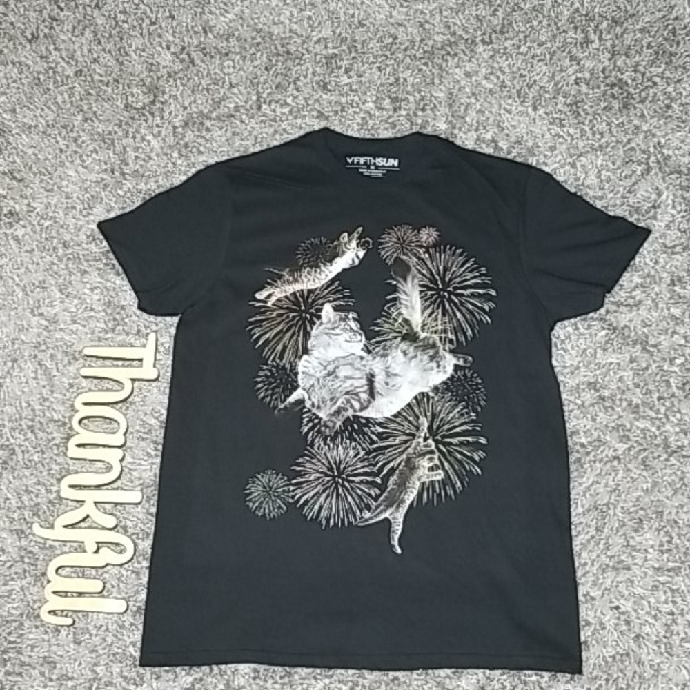 EUC🔥 FIFTH SUN Kitty Cat Firework T-shirt